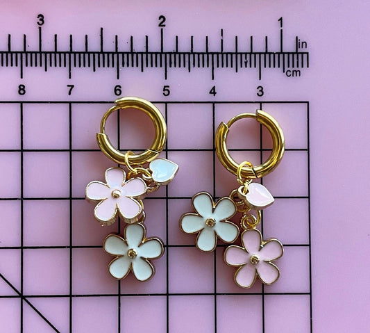 Pink & White Daisy Flower Enamel Charm Gold Huggie Hoop Earrings | Jewelry Gifts for Her